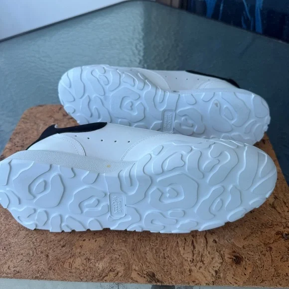 NEW Alexander McQueen Sneakers size 10US 40EU - Picture 4 of 6